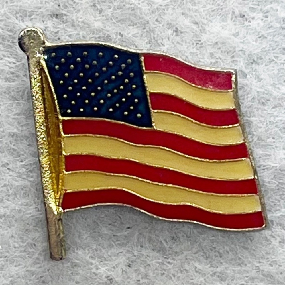 🔮 5/$25 Vintage American Flag Pin
